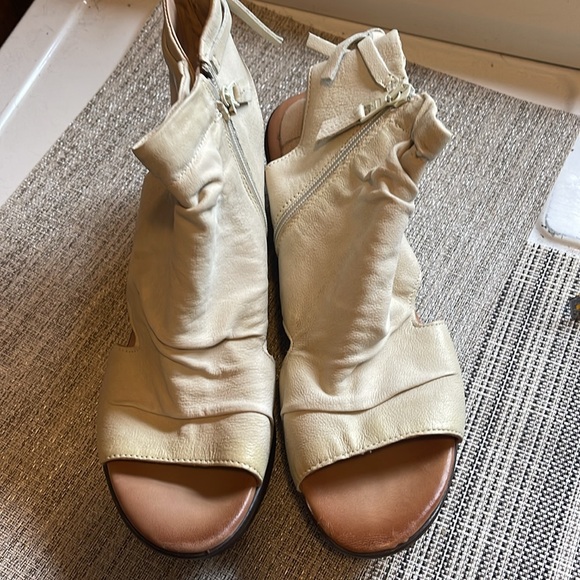 Miz Mooz cream, colored sandals - Picture 5 of 5